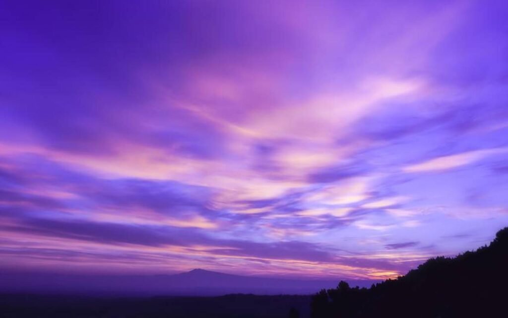 Fenomena ‘Langit Ungu’ di Beberapa Kota Indonesia Bikin Warga Heboh, Ini Penjelasan Ahli!