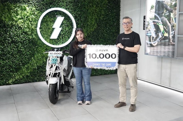 Penyerahan Unit ke-10.000 di Surabaya, Bukti ALVA Kuat di Segmen Motor Listrik Premium