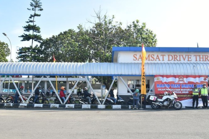 Cuma 3 Menit Bayar Pajak Motor Lewat Drive Thru, Enggak Perlu Turun dari Kendaraan